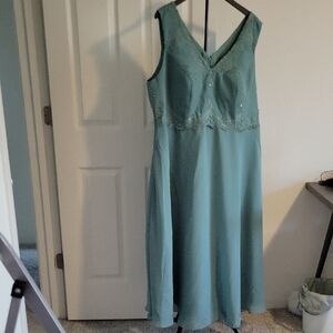 Sleeveless Teal Maxi Dress with Lace Bodice